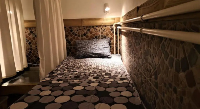 Кровать в общем номере Locomotive Hostel