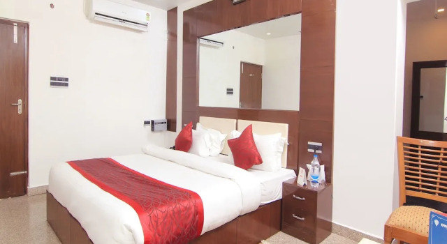 OYO 10073 Hotel Arsh Residency, Забронировать Отель Отели Гомти Нагара с парковкой, Парковка