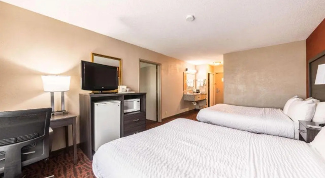 Четырёхместный номер Standard Lake Norman Inn and Suites
