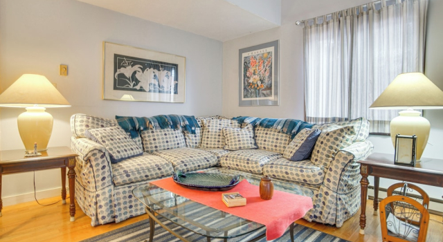 2 Mi to Main St & Beach! Family Home in Edgartown, Забронировать Дом для отпуска Эдгартаун 