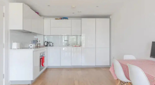 Vibrant 1BD Flat w/ Private Balcony, Camberwell!