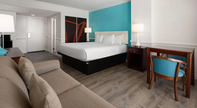 Двухместный номер Standard с балконом и с частичным видом на море Howard Johnson Plaza by Wyndham Ocean City Oceanfront