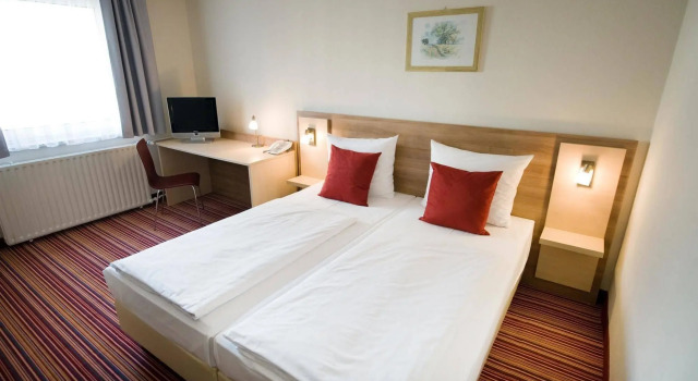 Tryp by Wyndham Berlin am KuDamm, Book Hotel SPA Hotels in Berlin, near C/O Berlin, SPA