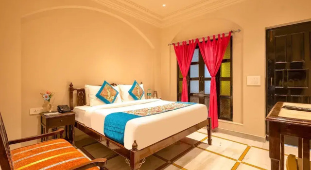 Семейный номер Standard с балконом и с красивым видом из окна Jyoti Mahal A Royal Heritage Hotel - 5 Mins from New Delhi Railway station & 2Mins From Metro