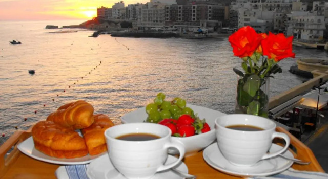 Апартаменты Marsalforn Sea View Beachfront Studio Apartment