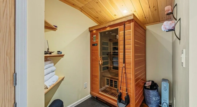 Коттедж Pocono Scandinavian Cottage 2 Bedroom Cottage by RedAwning