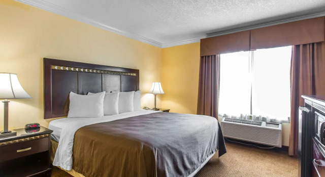 Двухместный люкс Quality Inn & Suites Bell Gardens-Los Angeles