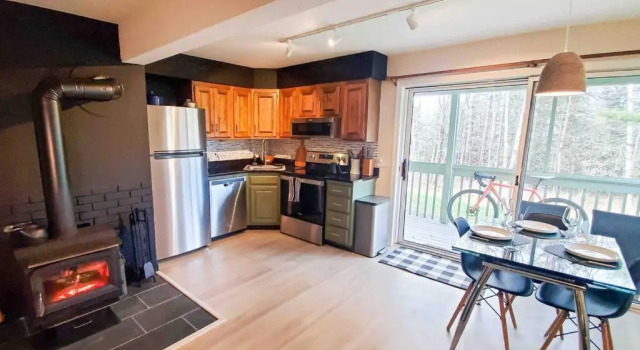 Апартаменты Deluxe Burke Abode - Trailside Condo with King & Full Beds