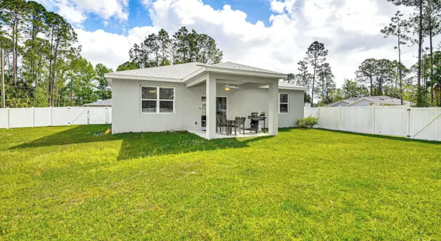 Коттедж 7 Mi to Flagler Beach: Breezy Stay w/ Pool Access!