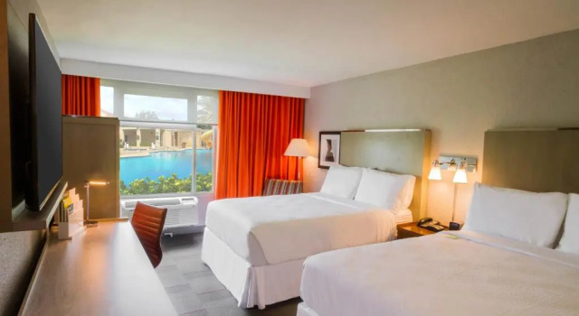 Четырёхместный номер Deluxe с видом на бассейн Four Points by Sheraton Caguas Real