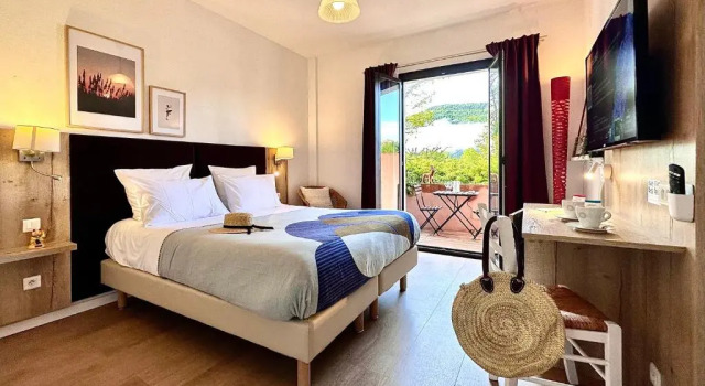 Двухместный номер Standard с балконом Hotel Le Provence - Restaurant Le Styx
