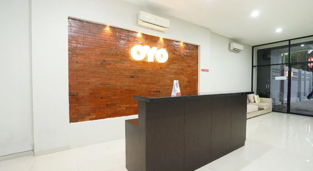Capital O 449 The Colins, Reserva ahora Hotel Surabaya Java Oriental, cerca de G Walk Night Market Surabaya
