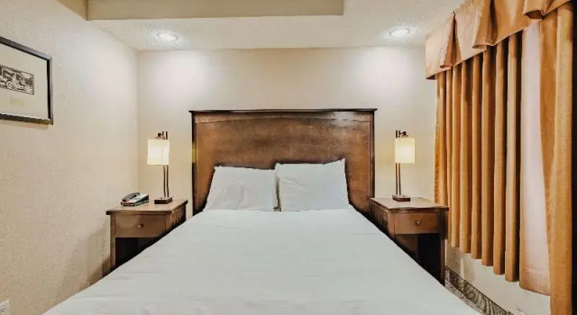 Семейный номер Standard с 2 комнатами с балконом SureStay Plus by Best Western Coquitlam