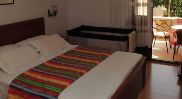 Mari - With Pool - A1, Varaa Hotelli Hotellit Split-Dalmatia pysäköinnillä, Pysäköinti