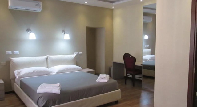 Lazio Elegance Suite, Забронировать Отель Отели Рима с парковкой, рядом с Универмаг La Rinascente, Парковка