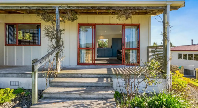 Cottage on Rutherford - Waikanae Beach Holiday Home, Забронировать Дом для отпуска Коттеджи Уэйкана, Коттедж