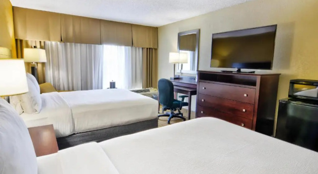 Четырёхместный номер Standard Holiday Inn St. Petersburg N - Clearwater by IHG