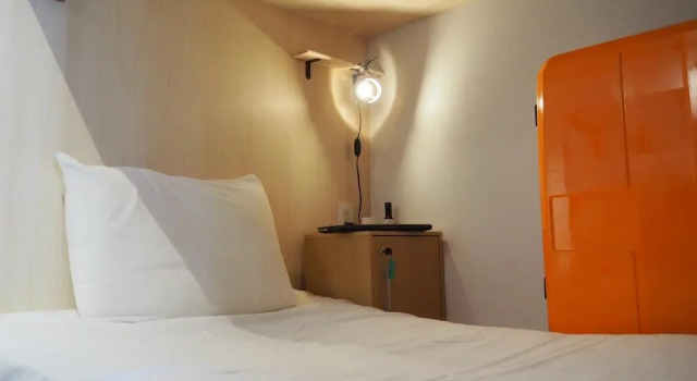 Кровать в общем номере Tomarigi Hostel