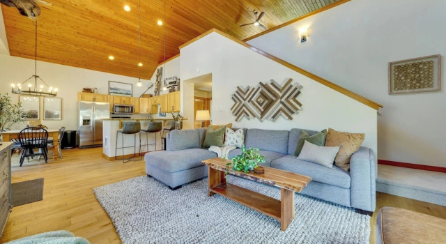 Hot Tub & Fire Pit! Pet-friendly Gem 2 Mi to Lake, Забронировать Дом для отпуска Роналд штат Вашингтон