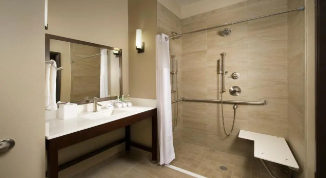 Люкс с 2 комнатами Holiday Inn Express Hotel & Suites Waco South by IHG