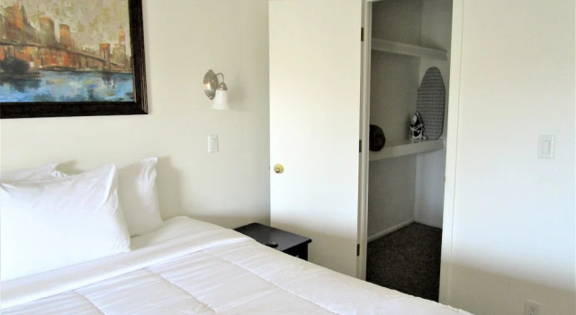 Park Suites at 102 - Free Golf, Забронировать Отель Пруд в Темпе Phoenix Metropolitan Area, рядом с Vista Del Camino Park
