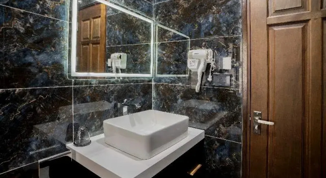 Двухместный люкс с видом на город Hai An Hotel Suites Ha Noi