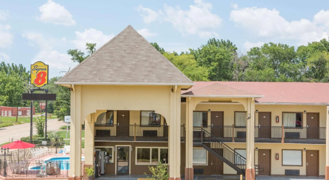 Кровать в общем номере Super 8 by Wyndham Shreveport