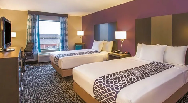 Четырёхместный семейный номер Deluxe La Quinta Inn & Suites by Wyndham Pontoon Beach