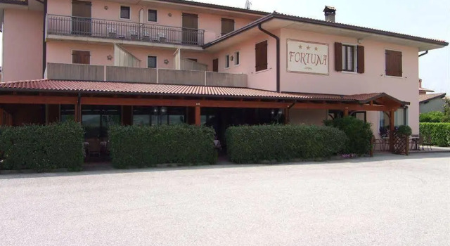Hotel B&B Fortuna, Book Bed and Breakfast Hotels in Veneto with a Pool, Swimming Pool