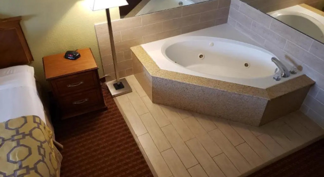 Двухместный люкс Baymont by Wyndham Midway Tallahassee