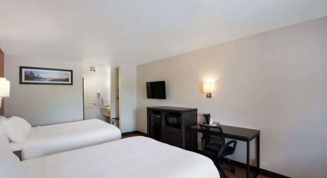 Четырёхместный номер Standard Quality Inn & Suites Junction