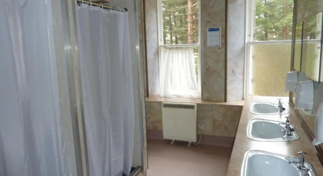 Кровать в общем номере Braemar Youth Hostel