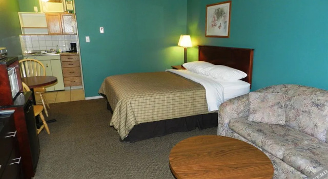 Motel Bavaria, Забронировать Мотель Рейдиум-Хот-Спрингс Columbia Valley