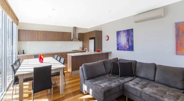 Elwood Townhouse Delight