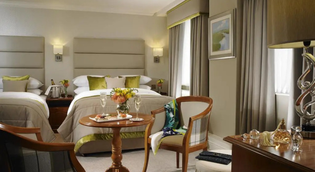 Трёхместный номер Standard Buswells Hotel