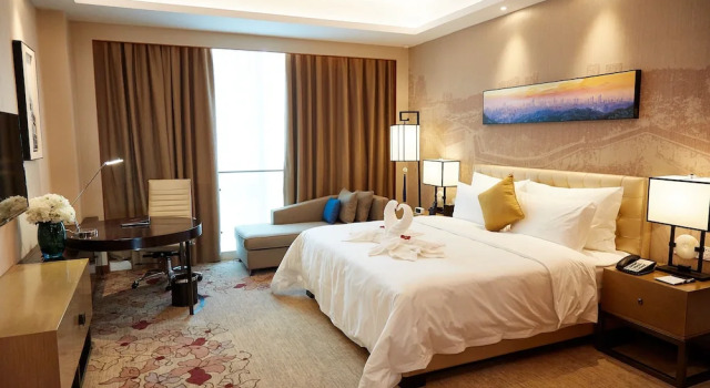 Люкс Business The Thousand Lantern Lake Hotel