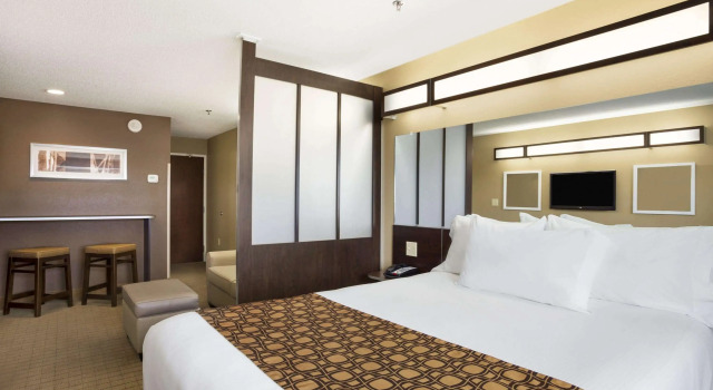 Microtel Inn & Suites by Wyndham Cambridge, Rezerwuj Hotel Hotele w Cambridge z parkingiem, Parking