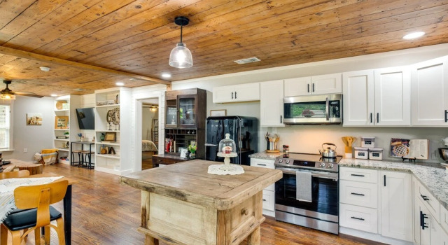 Lindale Vacation Rental w/ Deck & Grill!, Boek Hotel Lindale Texas