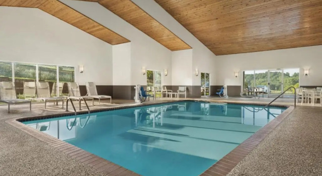 Номер Standard Country Inn & Suites by Radisson, Decorah, IA