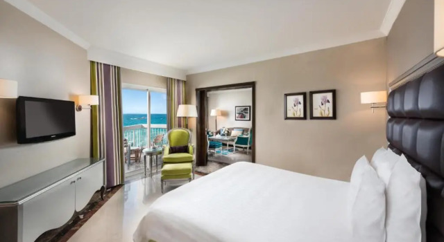 Двухместный люкс с видом на море Hilton Alexandria Corniche Hotel