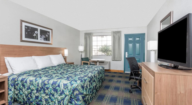 Days Inn by Wyndham Athens, Забронировать Отель Отели Атенс с парковкой, рядом с Hillside Park, Парковка