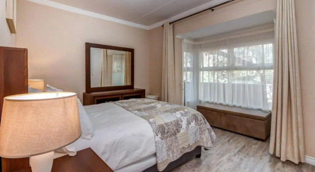 Upmarket Sandton apartment, Boek Appartement Sandton 