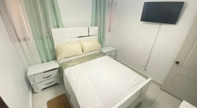 9 Santiago Monumental Area Cozy 3 bedrooms - WIFI- Air Conditioner- Apartment for 7 peoples - close to all kind the business around and transportation 24 hours to visit the city