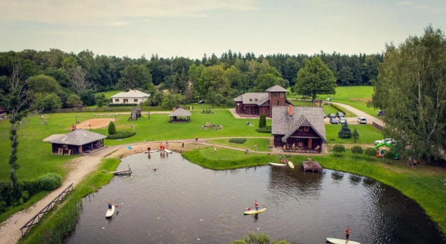 Коттедж с 4 комнатами Recreation Center Brūveri
