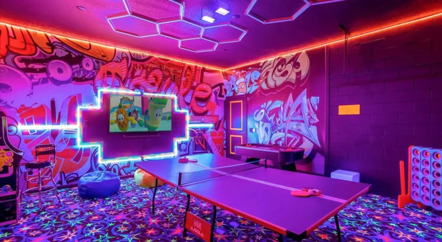 Upstay Mansion w Cinema Games Pool- Sleeps 26, Rezerwuj Dom wakacyjny Kissimmee Kissimmee
