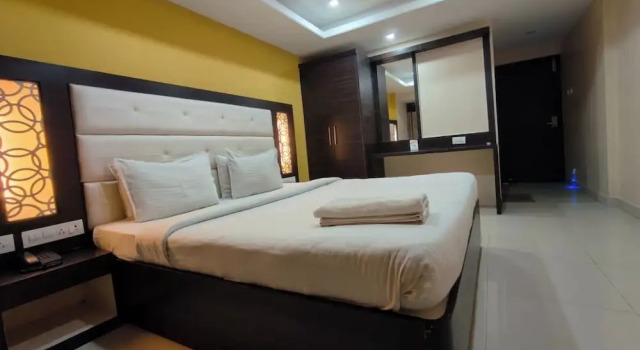 Номер Economy PPH Living Tricolours