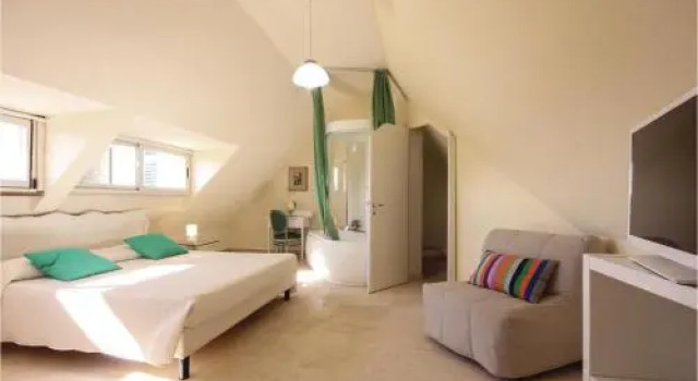 Four Bedroom Holiday Home in Vittoria