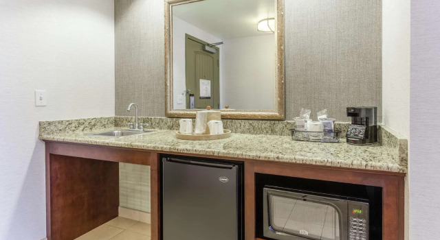 Двухместный номер Standard Hampton Inn & Suites Saratoga Springs Downtown