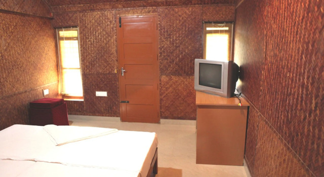 Savithri Inn Bamboo Cottages & Resorts