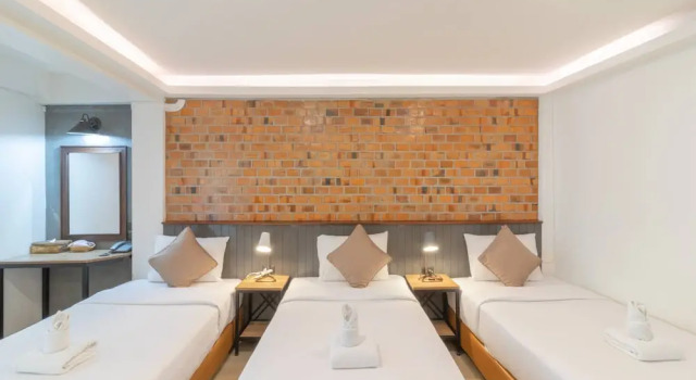 Трёхместный номер Superior с балконом и с видом на сад The Old City Wall Inn